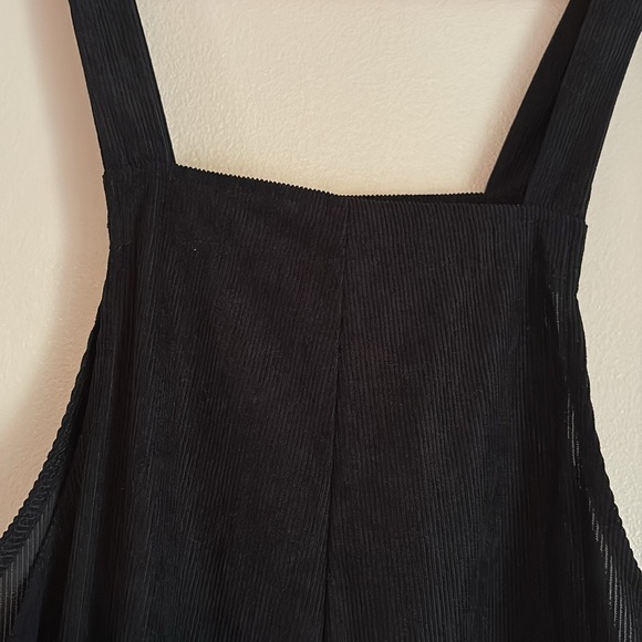 SHEIN Black Jumpsuit with Square Neckline and Relaxed Fit - Picture 9 of 10